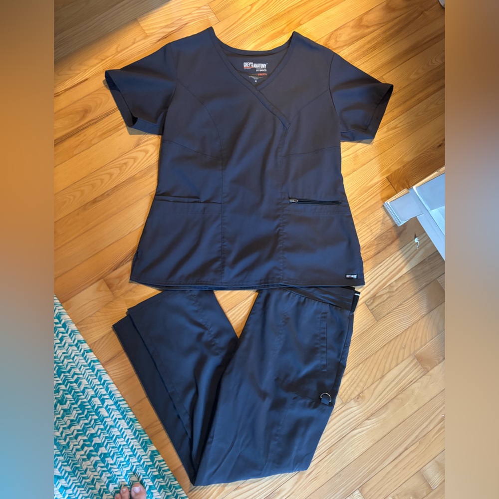 Grey's Anatomy Women's Dark Gray Scrub Set